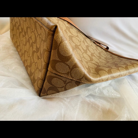 ❌SOLD❌Coach signature canvas tote - Picture 8 of 10